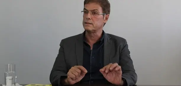Daniel Vilela esteve na casa de Bariani Ortêncio com muitos nomes da cultura goiana presentes. É um encontro que mistur…