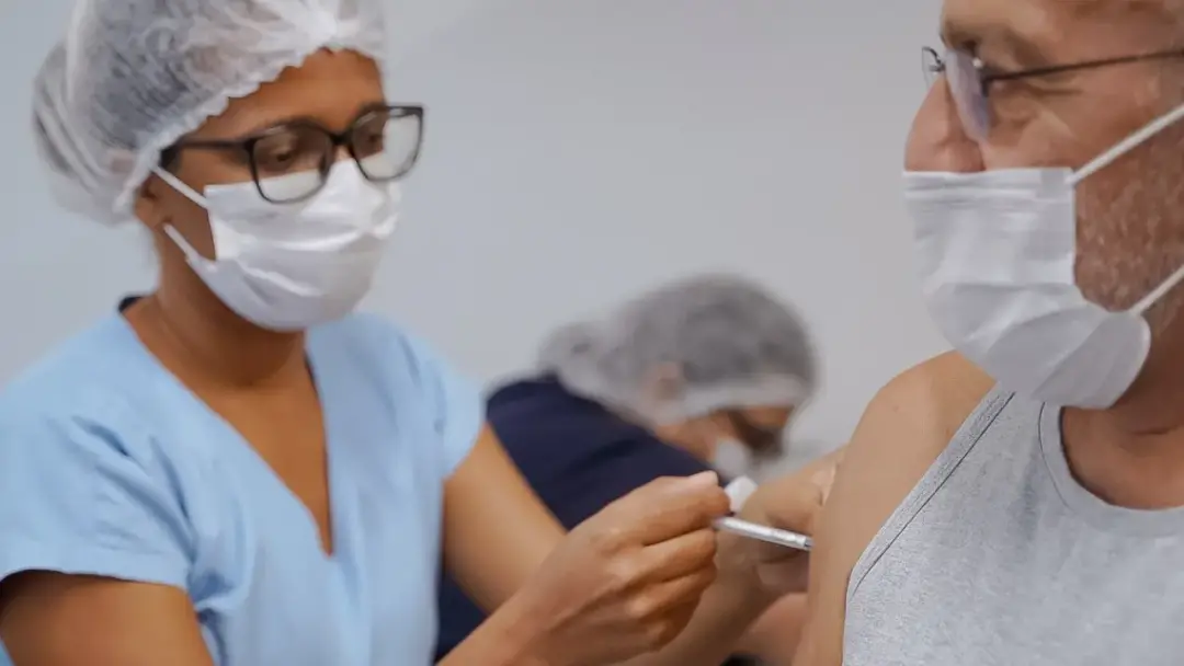 Goiás recebe 31 mil doses de vacina contra pneumonia e meningite pra idosos com 85 anos ou mais. É um movimento bom pra…