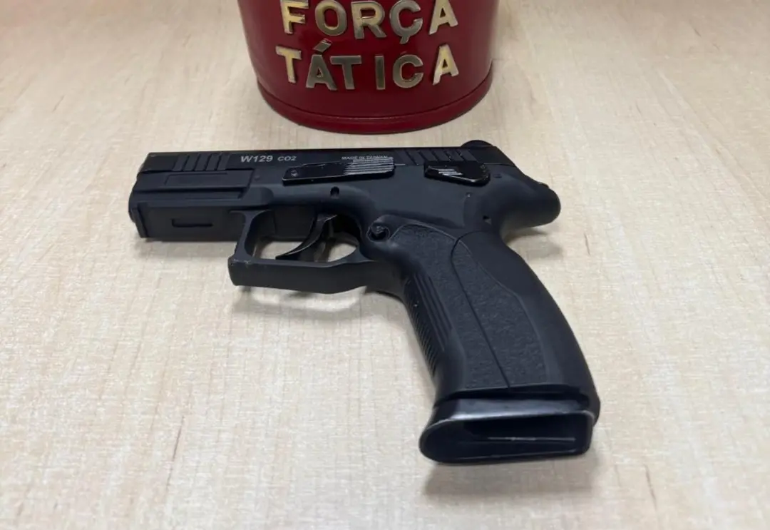 Motoboy de 25 anos foi assaltado na Pintolândia, em Boa Vista, enquanto entregava dois iPhones. O assaltante usou répli…