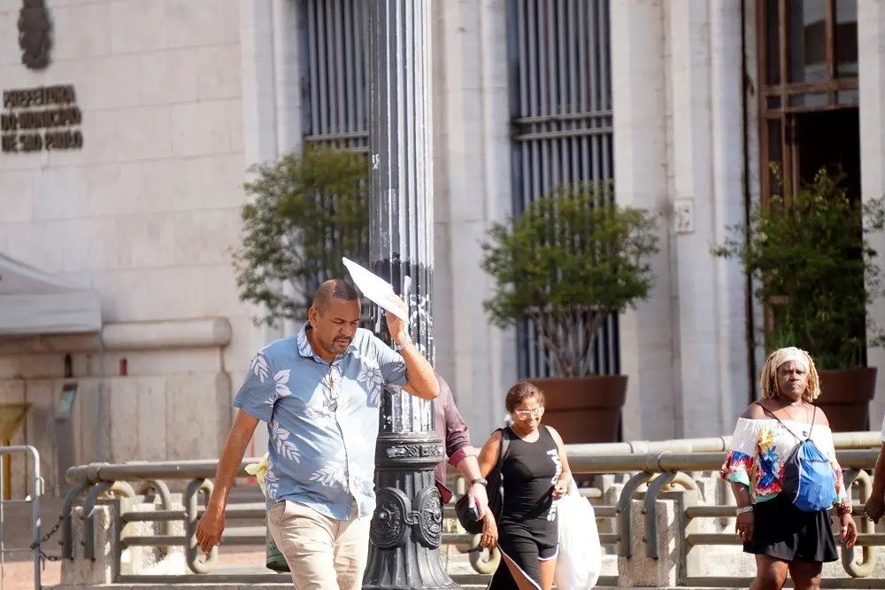 São Paulo enfrenta calor de até 35 graus e chance de pancadas de chuva nessa terça. A primeira onda de calor da primave…