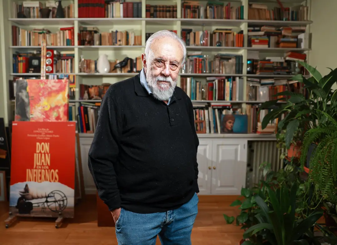 Gonzalo Suárez, cineasta e escritor espanhol, faleceu aos 92 anos. Sua obra misturava fantasia, humor e a fronteira ent…