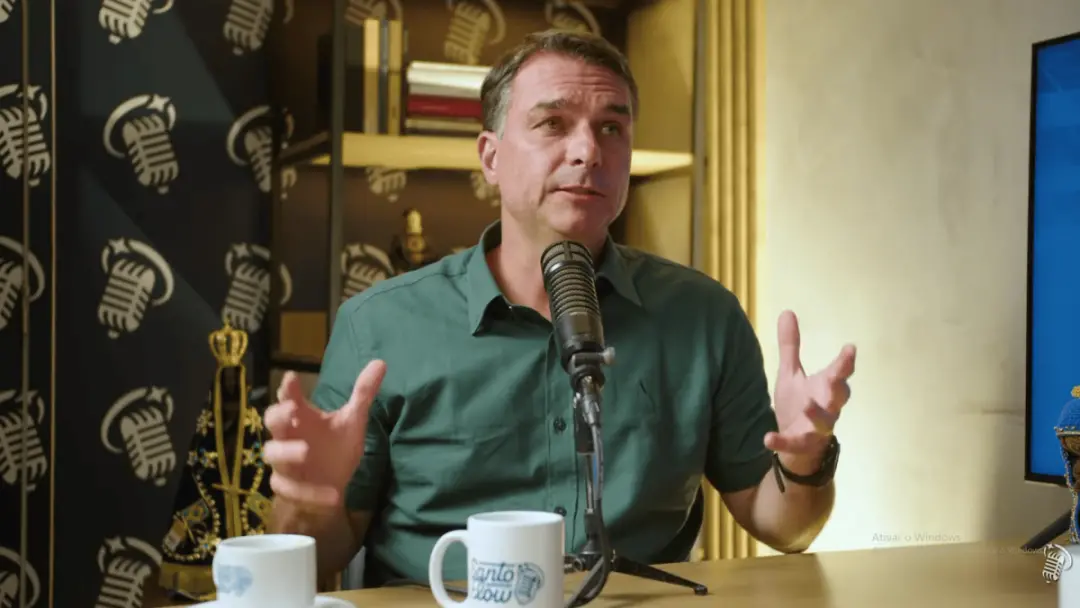 Senador Flávio Bolsonaro comparou a circulação de fake news sobre Nossa Senhora Aparecida com a facada sofrida pelo pai…