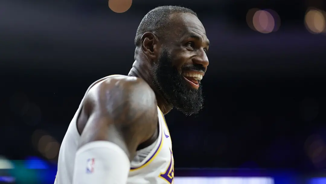 LeBron James descreveu os companheiros de equipe do Philadelphia 76ers com palavras únicas durante o media day. Ele cha…