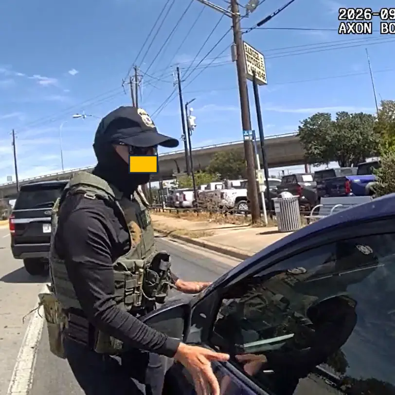 Austin, no Texas, envolveu uma gravação de câmera corporal de um incidente entre um agente do ICE e um motorista. Essa …