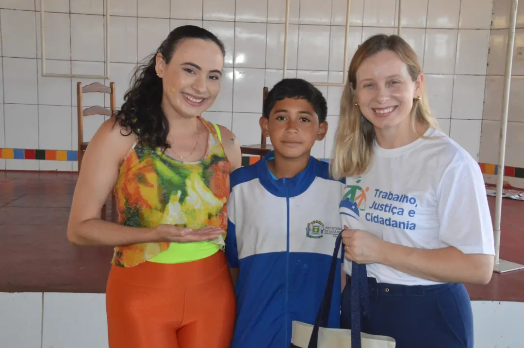 Estudantes de cinco escolas municipais de Goiânia participaram do Programa Trabalho, Justiça e Cidadania no TRT. É impo…
