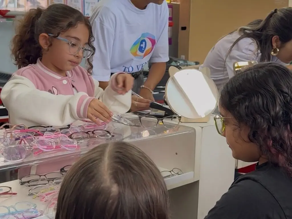 2 mil vagas para exame oftalmológico em Goiânia. A prefeitura amplia o projeto Tô Vendo!!! para estudantes da rede muni…