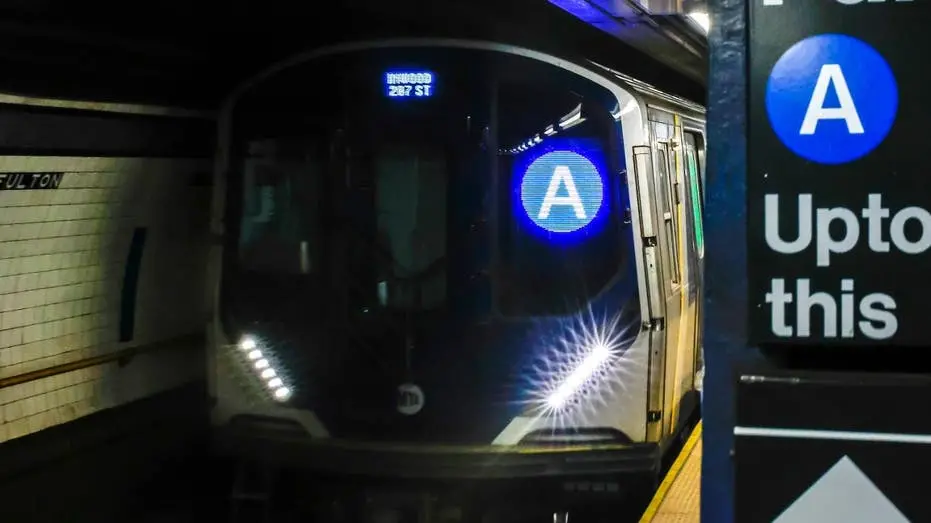 Um homem de 57 anos morreu no Brooklyn depois que a bolsa dele ficou presa nas portas de um metrô. É uma cena que traz …