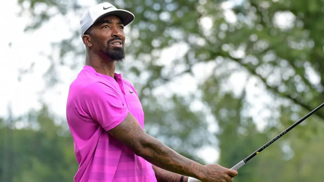 JR Smith, ex campeão do NBA, foi detido em Texas por agressão causando lesão corporal no âmbito de violência familiar. …