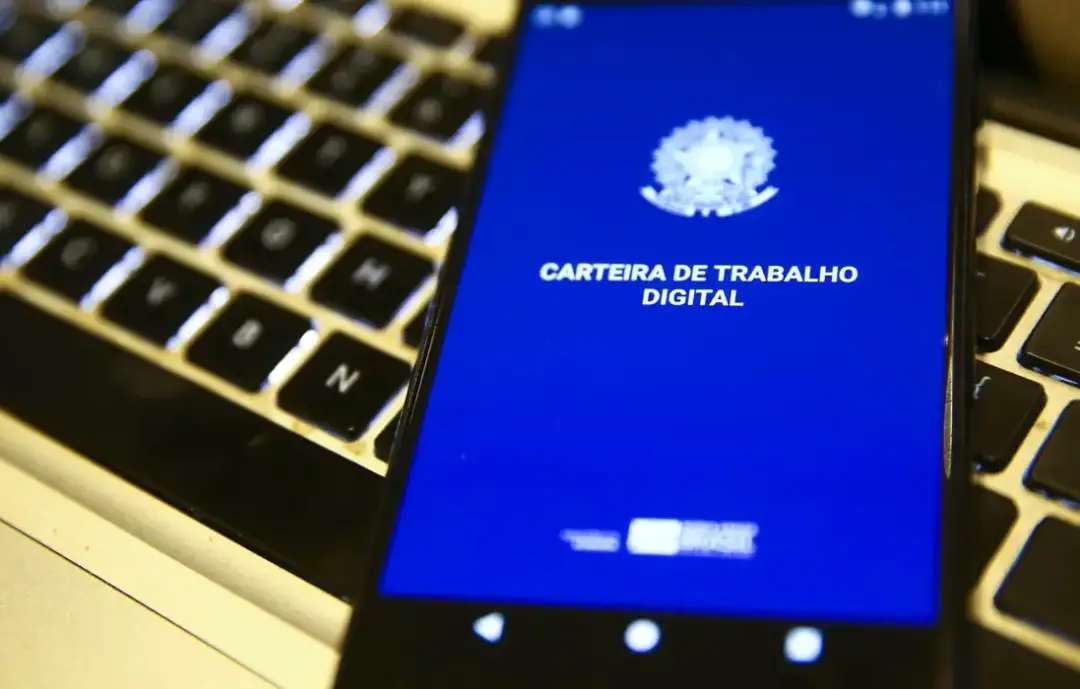 Taxa de desemprego no trimestre até agosto ficou em 5,3%, menor desde 2012. Isso indica uma melhora na geração de vagas…