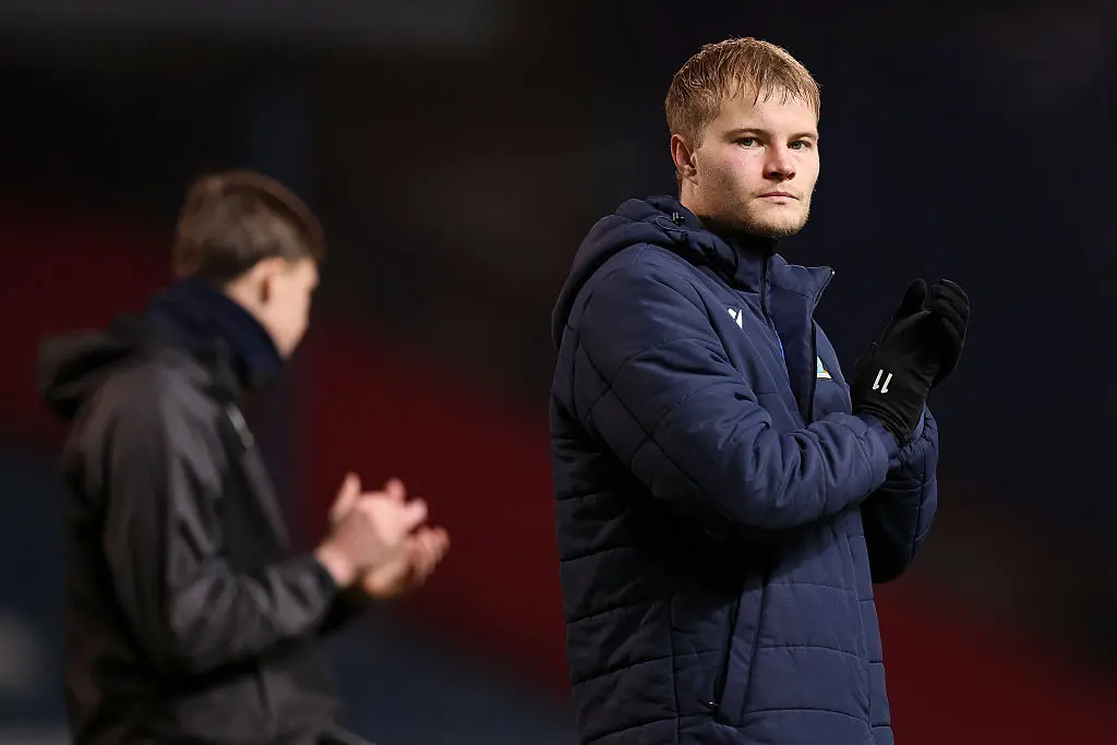Andri Gudjohnsen, filho de ex-atacante do Barça, fez um passe de calcanhar de meio de campo para Oskarsson marcar o 0 a…