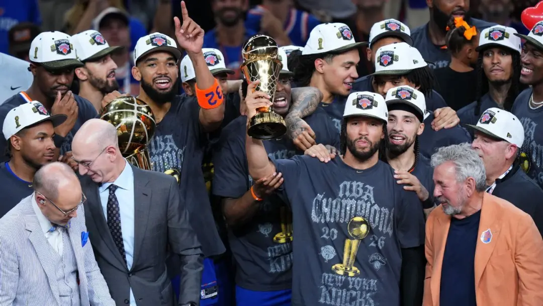 Knicks, campeões da NBA, ainda estão decidindo se visitarão a Casa Branca. Essa indecisão mostra como o esporte e a pol…