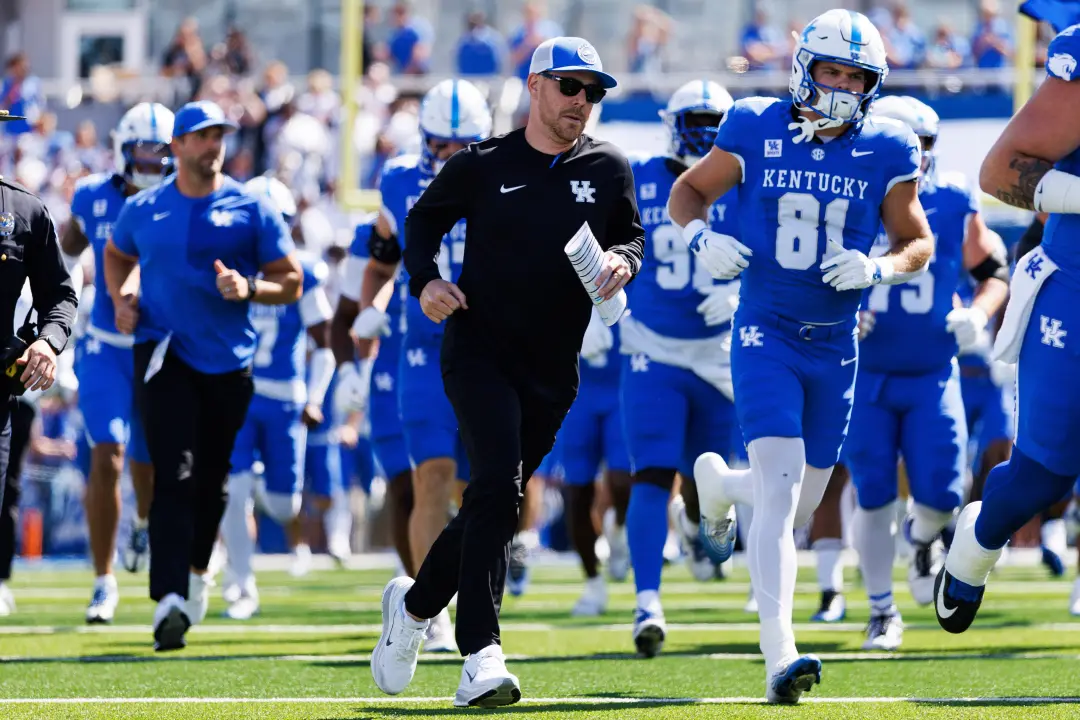 Kentucky football está em 3 a 1 com uma vitória sobre Texas A&M e um resultado contra Alabama. O time tem potencial par…