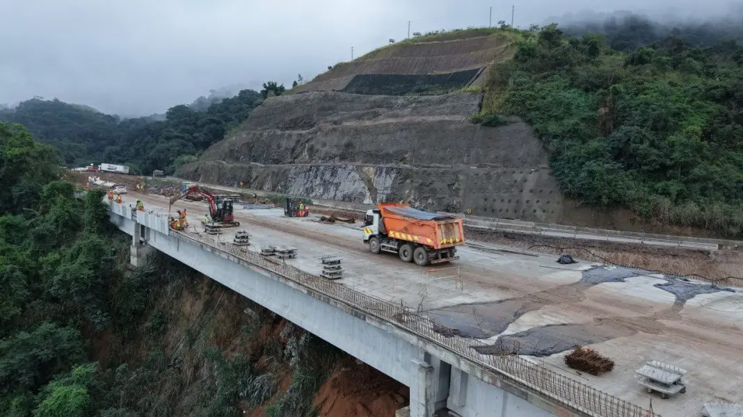 Serra das Araras terá bloqueio de 3 horas na pista Sul na quarta, das 13h às 16h, por causa da obra que já está em quas…