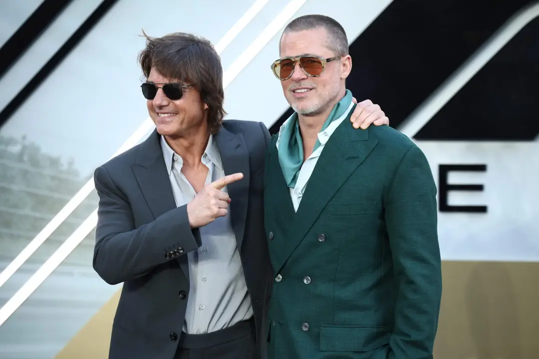 Tom Cruise e Brad Pitt aparecendo em divulgação de filmes mostra o estereotipo do 60+ bonito e rico. Isso cria uma idei…