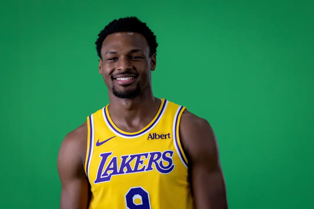 Bronny James teve 43.1% em arremessos de dois pontos e 38.6% de longe na segunda temporada. Ver ele querendo trilhar um…