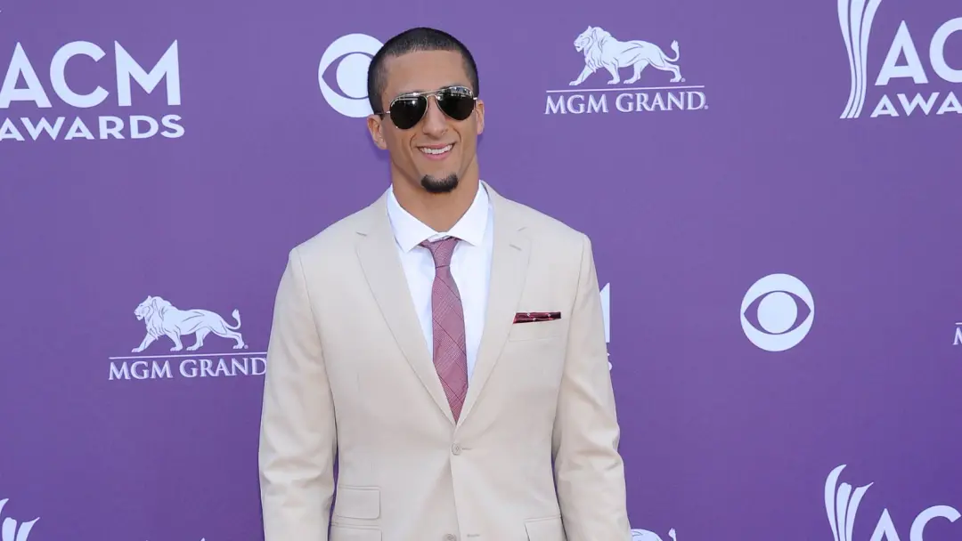Kaepernick recebeu uma proposta de 2 milhões de dólares de caridade por uma entrevista de uma hora. Acho que é interess…