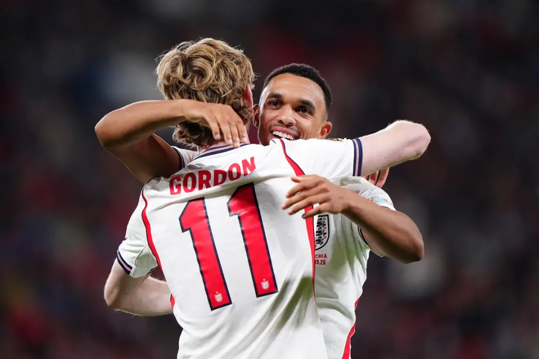 Trent Alexander-Arnold fez gol para o Inglaterra no jogo contra a República Tcheca, com vitória por 2 a 0. O placar foi…