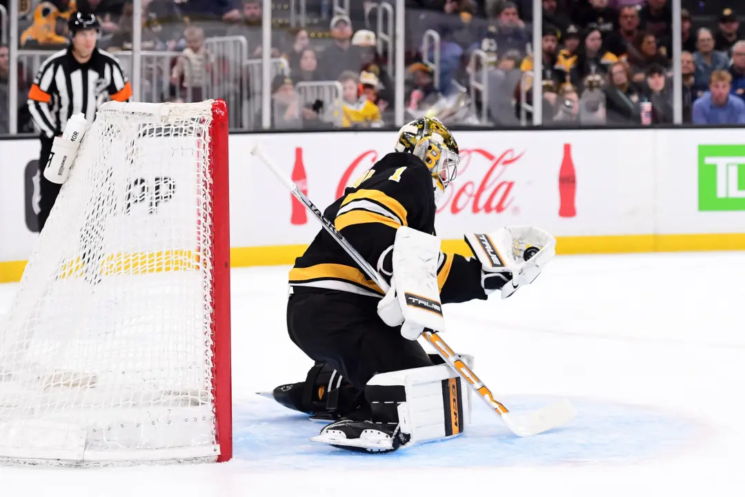Boston Bruins virouam o New York Rangers 3 a 0 no jogo de abertura da temporada 2026-27. O Swayman fez 24 defesas, e a …