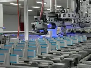 Lei de minerais críticos afeta diretamente as baterias de carros elétricos. A dependência desses minerais exige uma reo…