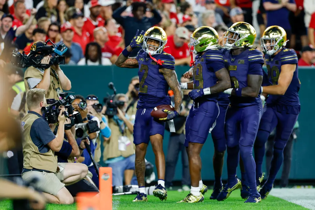 Notre Dame joga contra North Carolina em Chapel Hill. A linha ofensiva precisa dar uma acendida no jogo, porque o ataqu…
