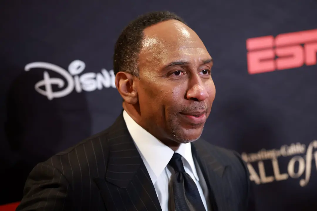 Stephen A Smith disse para Jerry Jones que os Cowboys estão faltando algo, apesar de terem reunido muito talento. A equ…