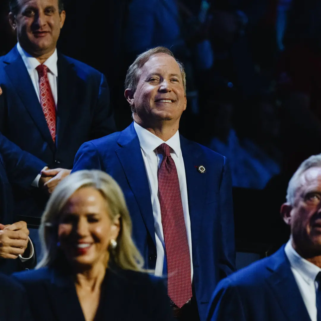 Ken Paxton disse que os números caíram depois do evento da convenção. Isso mostra como as coisas políticas podem ser ma…