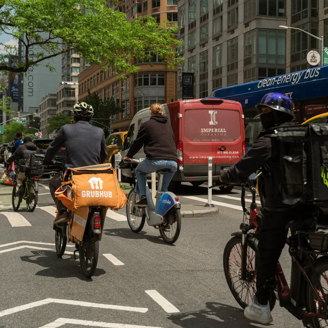 Legisladores de Nova York vão discutir propostas para regular bicicletas e patinetes elétricos depois de vários acident…