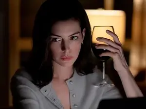 Thriller erotico sem erotismo, Verity, não emociona tanto quanto o livro. A adaptação falha em capturar a força da narr…
