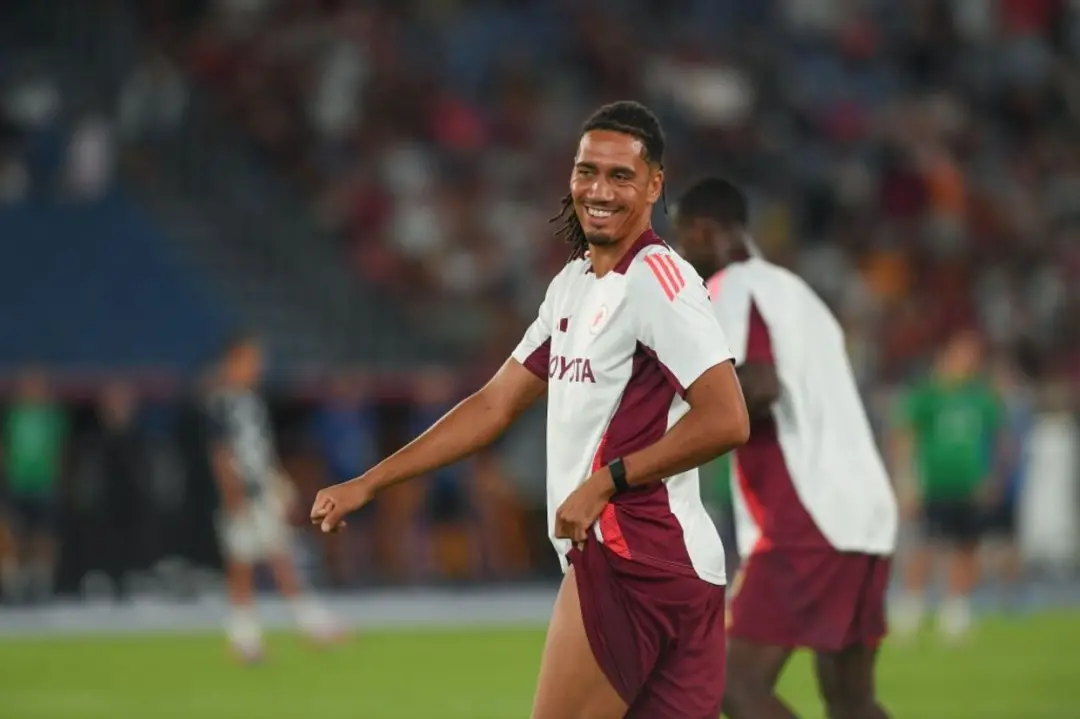 Chris Smalling vai fortalecer a defesa do FC Porto. O ex-jogador inglês chega como agente livre para os Dragons, time q…