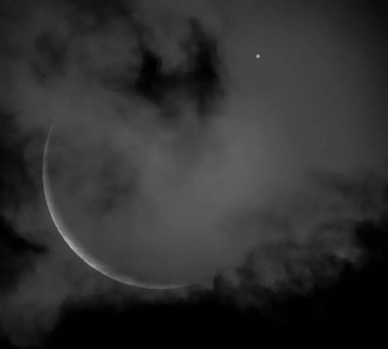 6 de outubro, a Lua vai ocultar Júpiter, e em outubro a Saturno estará em oposição. Esses alinhamentos celestes trazem …