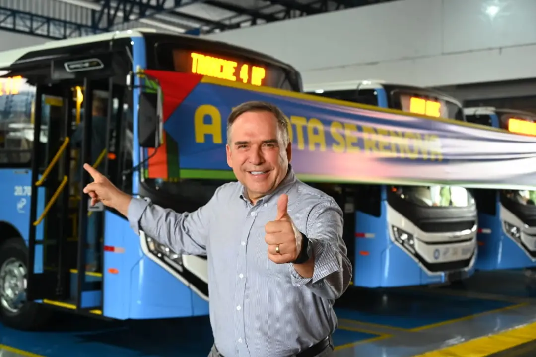 19 novos ônibus Euro 6 foram entregues em Goiânia, parte da renovação total da frota até 2027. O conforto com ar condic…