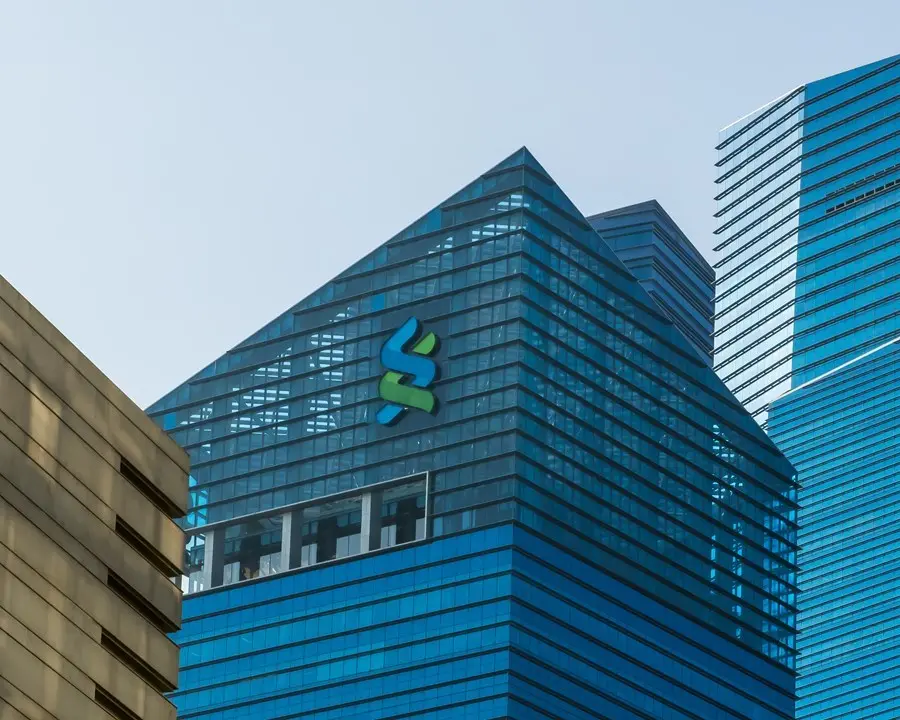 Standard Chartered projeta a Ethena ENA subindo para 2 dólares até 2028, uma alta de mais de 600%. A tese foca no progr…