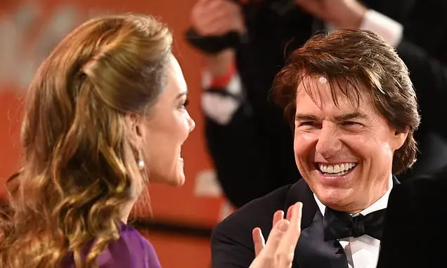 Tom Cruise elogiou a Kate Middleton, dizendo que o futuro rei fez uma escolha inteligente por ela ser inteligente, cari…