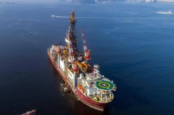 Foz do Amazonas, o MPF pede suspensão da licença de petróleo da Petrobras, citando riscos ao ecossistema marinho. O órg…