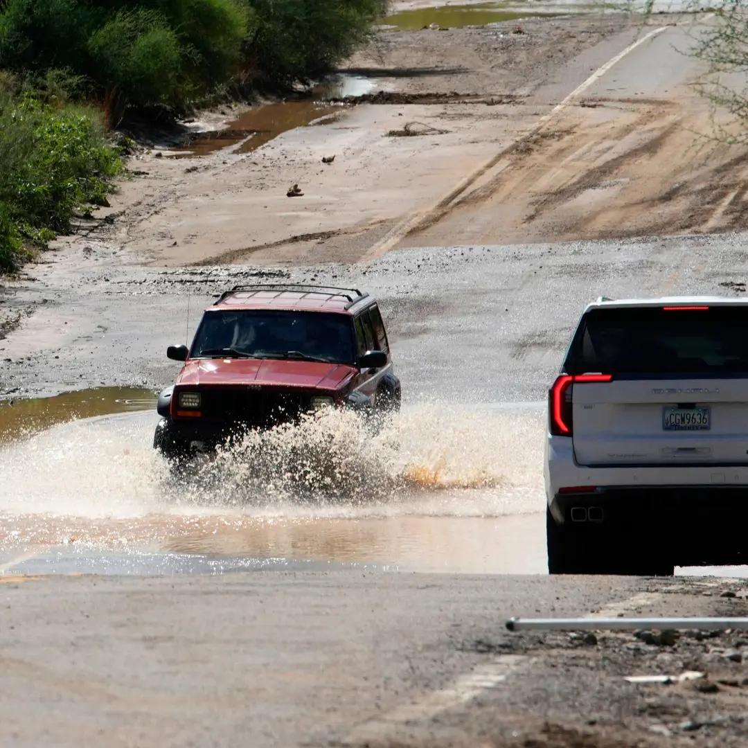 Chuvas fortes em Texas podem causar enchentes pois o solo estava seco no verão. A água escorrendo por terra árida assim…
