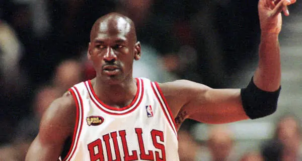 12,26 milhões de dólares pelo uniforme de Michael Jordan usado no jogo 3 das Finais de 98. Esse valor mostra como o col…