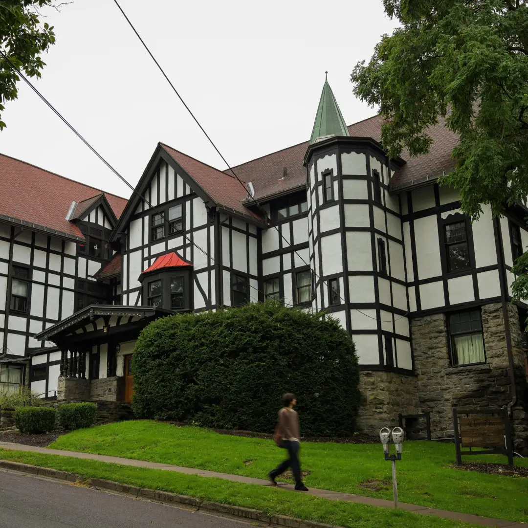 Chi Phi Fraternity explicou como agiu para expulsar membros da Universidade Cornell em um caso de assalto sexual. A org…