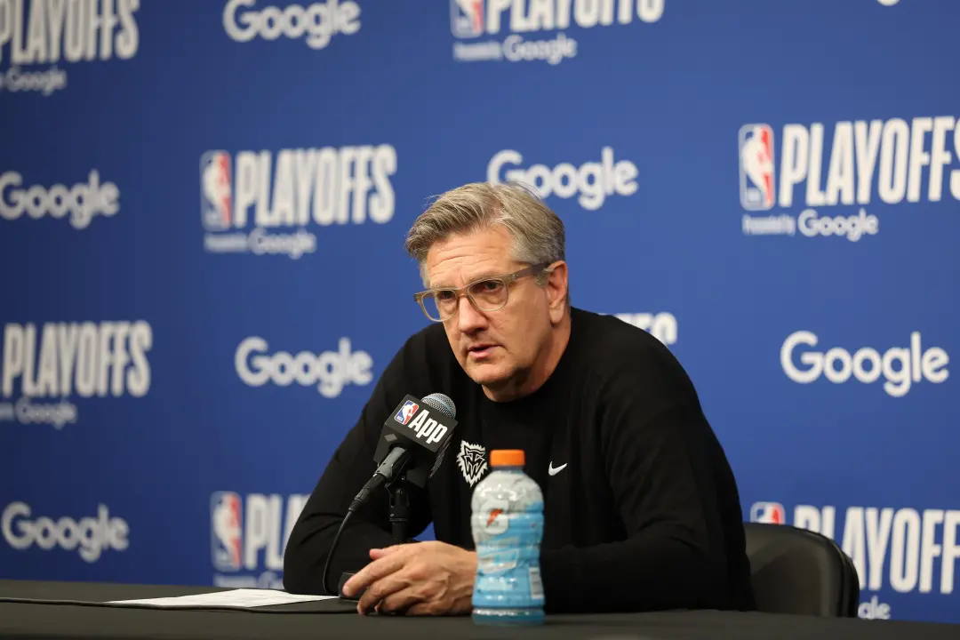 Chris Finch falando no dia 28 de setembro sobre o time Timberwolves, ele diz que precisam focar em jogar mais rápido e …