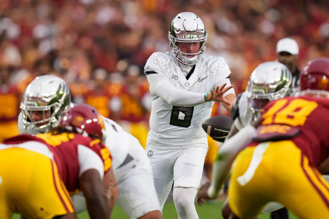 Dan Lanning parou de falar do jogo de Oregon contra USC, após a vitória de 41 a 27 em Los Angeles. Ele deixou claro que…