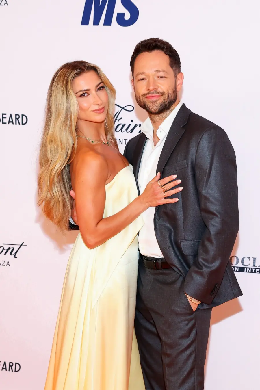 Daniella Karagach disse que o marido Pasha Pashkov chora vendo ela com Ezra Frech no DWTS. Isso gera nervosismo nela po…