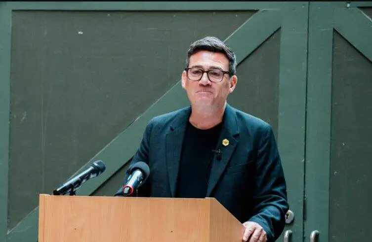 Andy Burnham disse que o Reino Unido pode voltar para a União Europeia. O Brexit causou mais prejuízos do que benefício…