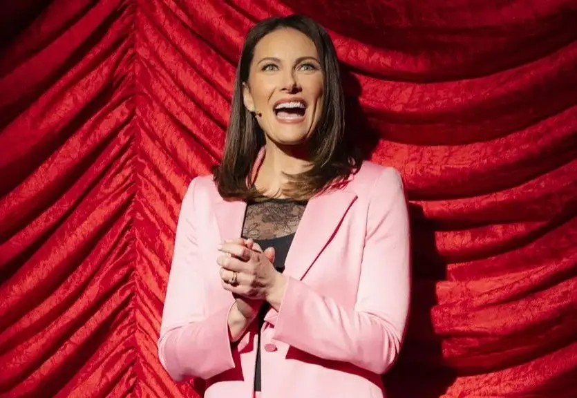 Laura Benanti migrando da Broadway para o palco de stand-up comedy com o show Nobody Cares. Acho interessante que ela r…