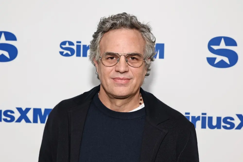Mark Ruffalo disse que a fusão Paramount-Warner Bros. enfraquece a liberdade de expressão e sufoca a criatividade. Para…