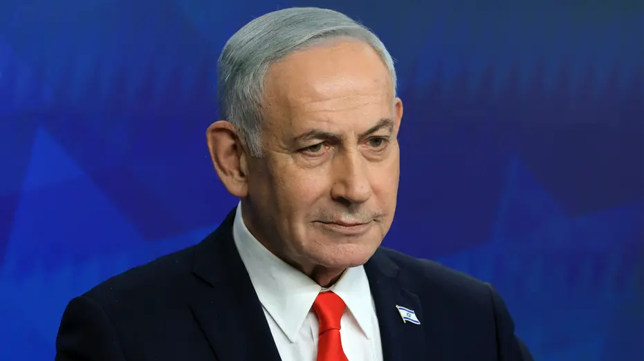 Um passageiro, Yaniv Chayon, agiu com coragem em um voo de Dubai para Tel Aviv, contendo um atacante que tentou um sequ…