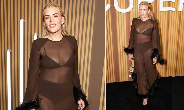Busy Phillips apareceu em Cupertino em um vestido transparente, sendo vista publicamente pela primeira vez após cirurgi…