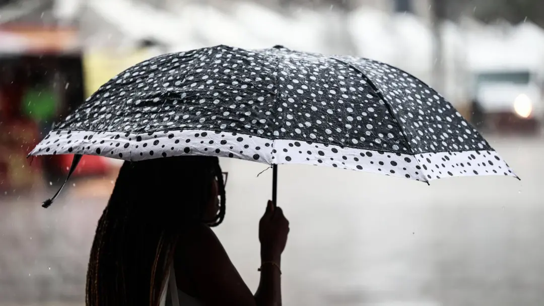 Outubro no Rio Grande do Sul traz um misto de chuvas, temporais e calor intenso. A variação de temperatura é grande, co…