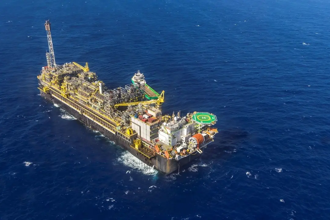 Petrobras elevou o preço do querosene de aviação para as distribuidoras a partir desta quinta-feira. A alta em Guarulho…