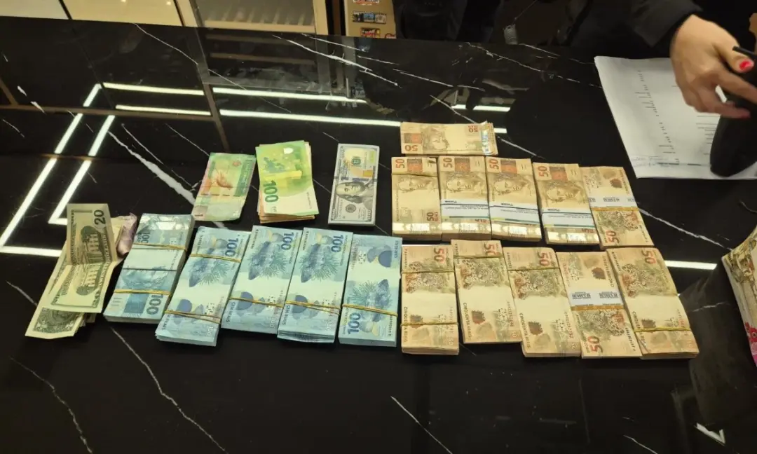 PF apreendeu R$ 100 mil, placas de viaturas e material de campanha na casa de ex-secretário do AM. É preocupante ver a …