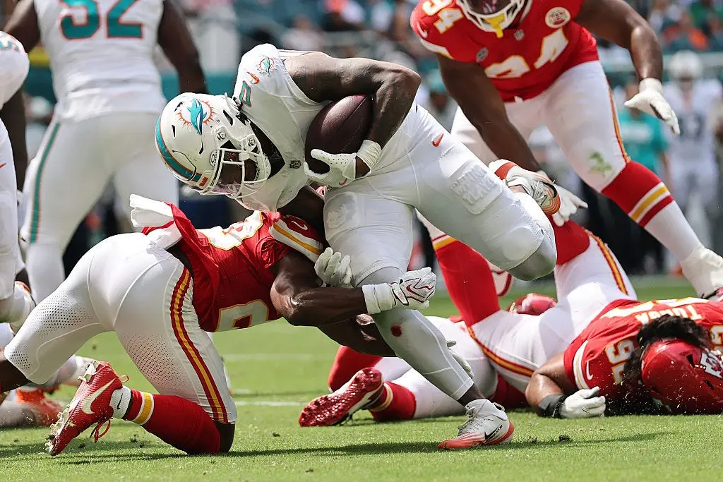 O touchdown de Ollie Gordon com assistência de Kadyn Proctor contra os Chiefs foi marcado no jogo dos Dolphins. Achei i…