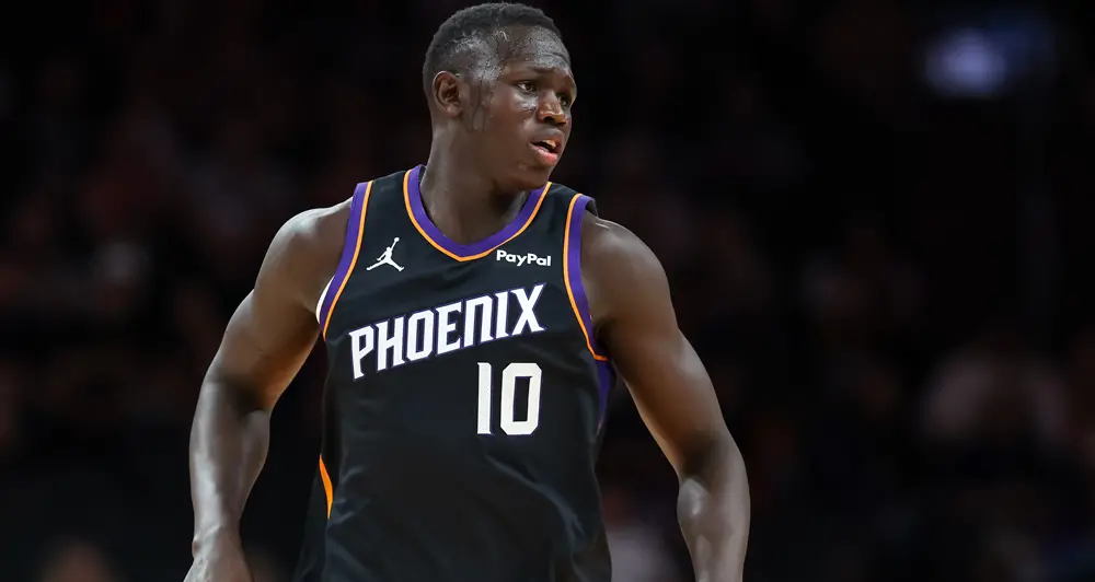 Phoenix Suns acionou as opções de escala jovem para Ryan Dunn e Khaman Maluach para a temporada 27-28. Essa movimentaçã…